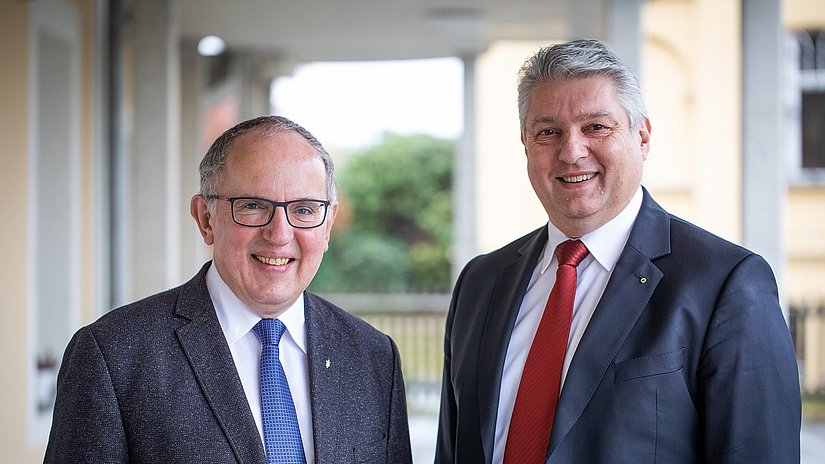 Auf dem Bild sieht man 2 Personen. Links ist Diakon Volker Krolzik. Rechts ist Michael Hellerling.