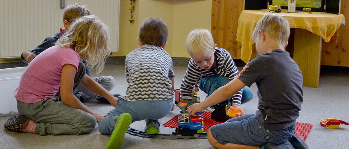 kinder-spielen-drinnen_DSC_0072